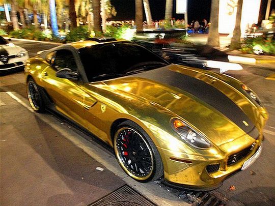 gold_ferrari_11
