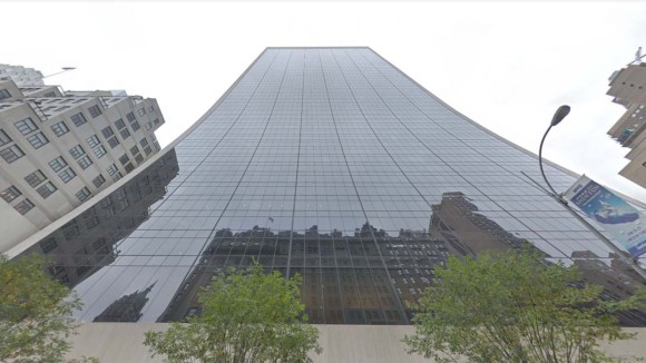 高層ビルの47階から落下した窓清掃作業員の奇跡の生還（アメリカ）