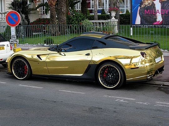 gold_ferrari_03