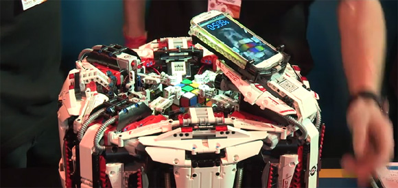 世界記録更新。レゴでできたアームパワーロボットをつかってルービックキューブを3.253秒で