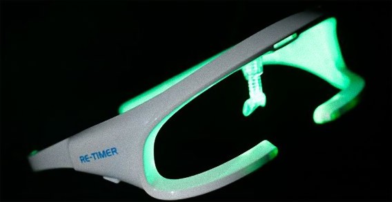 時差ボケも怖くない。睡眠サイクルをリセットするメガネが開発される（オーストラリア研究）