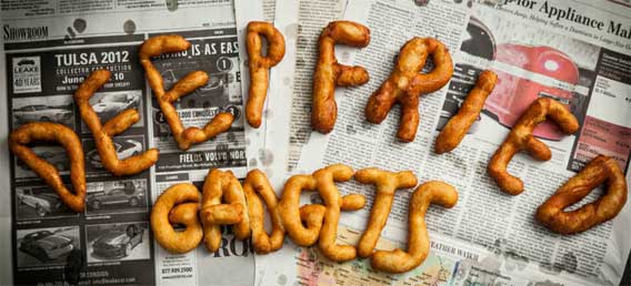 衣をつけてこんがりと、ノートブックPC,モバイル機器を油で揚げた「揚げガジェット」