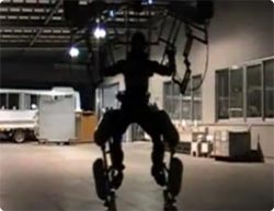 「人間以外の動力を必要としない！」ロボットの概念を打ち破るアームスーツっぽいものを作ってみた