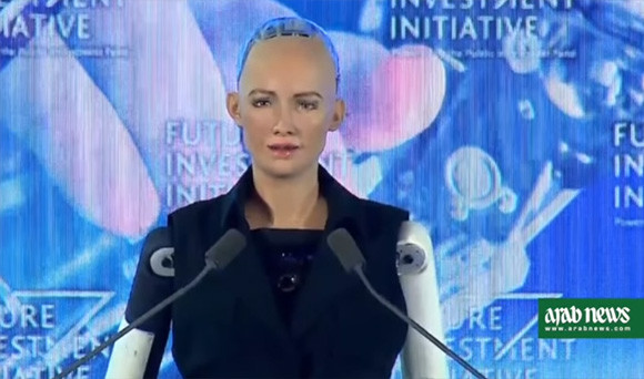 サウジアラビア、世界に先駆けロボットに市民権を付与。アンドロイドロボットがインタビューに答える