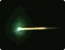 アメリカ南西部で広範囲に渡り、数千人規模で目撃された緑色に光る奇妙な未確認飛行物体
