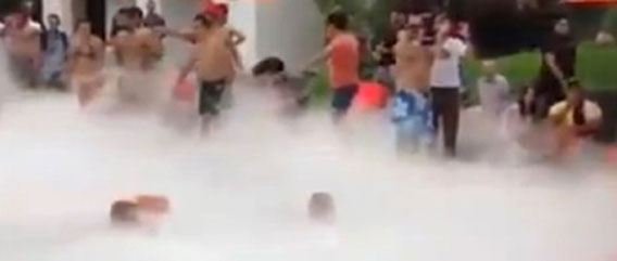 霧を演出しようとプールに液体窒素を投入した結果、パーティー会場がとんだ悪夢に（メキシコ）