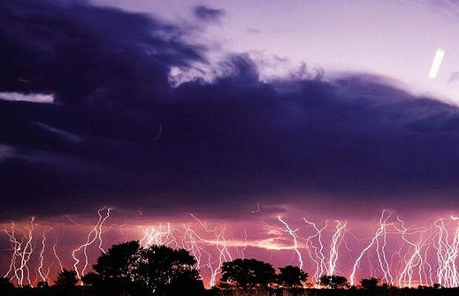 Lightning_1402383i