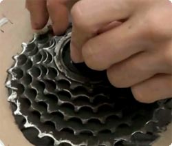 自転車のタイヤを回転させて作ったアニメーション