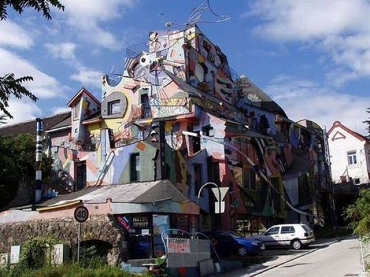 strange_buildings_around_the_world_21