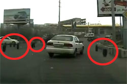 一方ロシアでは、大量のタイヤのみが道路を走行中だった。