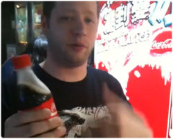 蓋を開けた瞬間に凍っていく、未来型コーラをさっそく飲んでみた