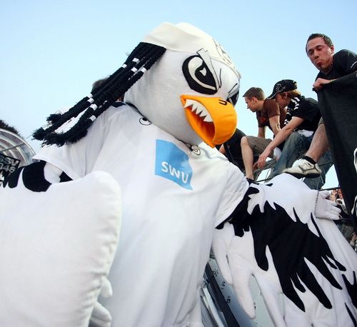 scary_mascots_04