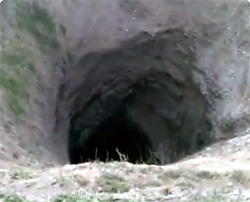 【動画】ロシア、ダゲスタンで発見された巨大な陥没穴