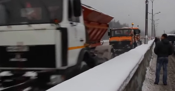 ロシアの除雪車が連なりすぎていた件