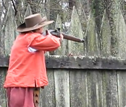 おばあさん、火縄銃の実演でまさかのハプニング