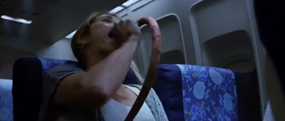 映画内、飛行機内シーンをつなぎ合わせたら、史上最悪のパニックムービーとなってしまった。