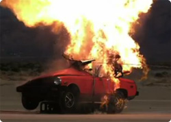 【動画】1000fpsのハイスピードカメラがとらえた車を爆発、炎上の瞬間映像