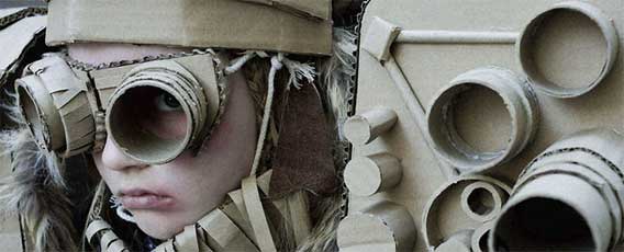 いじめられっ子少女、ロボットになる「CUT COPY // TAKE ME OVER」