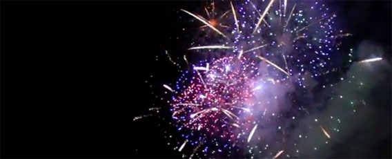 新年を祝う花火映像を逆再生してみたら意外と面白かった（オーストラリア）