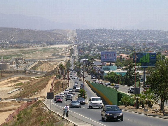 the_border_between_640_06