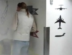 米空軍のどっきりは戦場レベル。小麦粉爆弾でどっきり（動画）