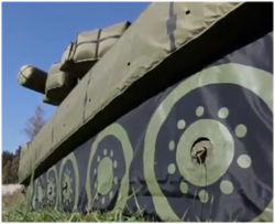 ロシア軍、空気で膨らむエア戦車、エアミサイルなどの偽装武器を開発中