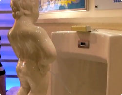 SEGAが開発中の公衆トイレでおしっこ遊びができる衝撃のマシーン「トイレッツ」