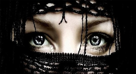 目は物語る。アラブ人女性の美しい瞳を撮影した写真ギャラリー