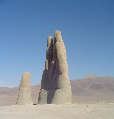 The-Giant-Hand-of-Atacama-5-480x500