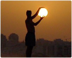 太陽は誰のもの？スペインの女性が地元公証役場で「太陽」の所有権を登記