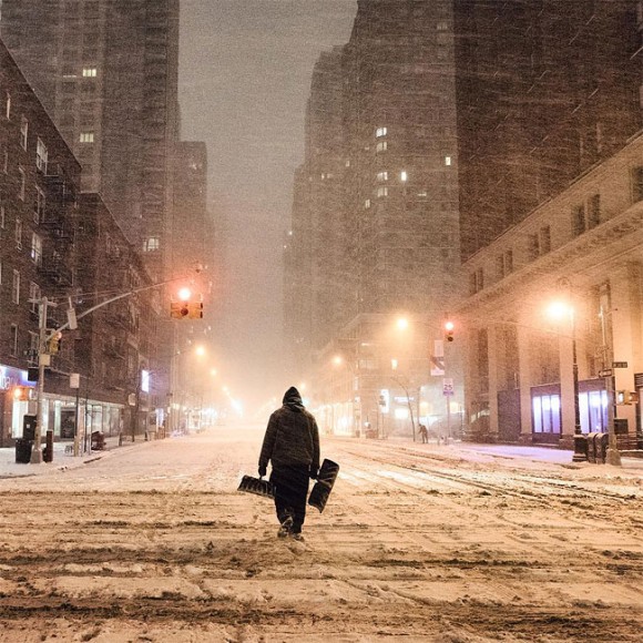 ニューヨークを襲う雪嵐、世紀末と化したニューヨークの氷河期的都市風景