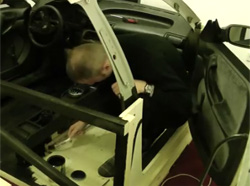 凝り性にもほどがある、完璧なまでのレーシングシミュレーターを自作してみた