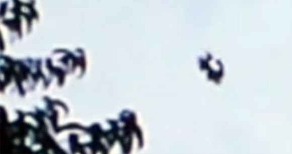 一日中上空からUFOに追跡されていたという少年の撮影した衝撃映像（アメリカ）