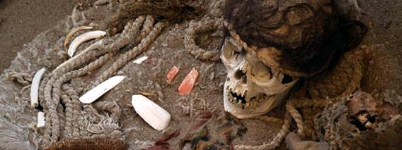 ペルー、ナスカ時代の墓地に残るミイラや白骨「Cementerio de Chautilla（ナスカの墓）」