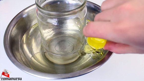これすごい！ガラス瓶を水と油とカッターを使って綺麗に真っ二つにカットする方法