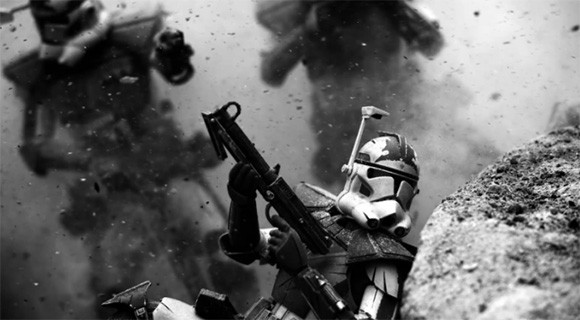 米海兵隊員がそのカメラを通して撮影した臨場感溢れるスターウォーズフィギュアの戦闘写真