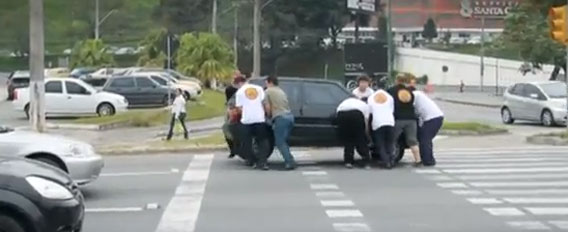 マナー違反発見!力づくで移動させ隊