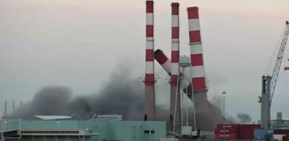 そこには計算されたテクニックが。４本の煙突の爆破映像（米発電所）