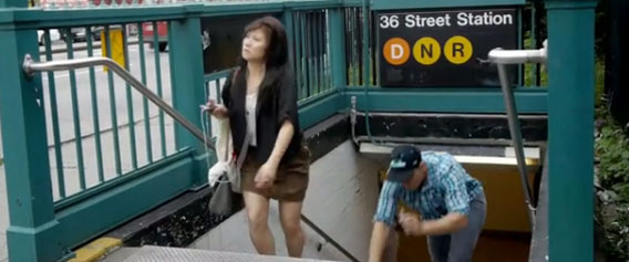 なぜ？ほとんどの人がガクっとこける、ニューヨークの地下鉄にある謎の階段