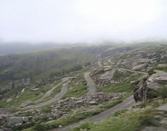 most_dangerous_roads_in_the_world_05