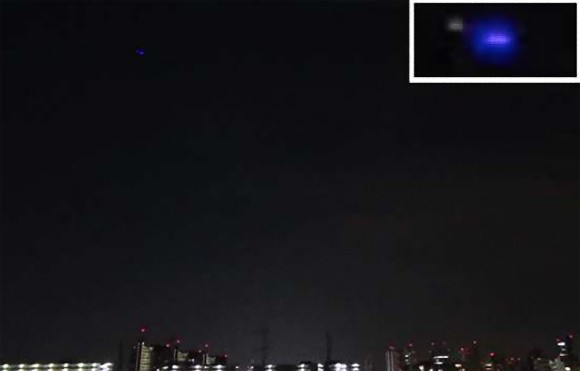 誰かほかに目撃者はおらぬか？7月17日夜、東京に現れたロイヤルブルーに光るUFO