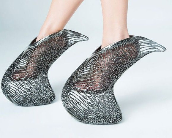 SF的未来感！宇宙植物「マイセリウム」風の菌糸彫刻が施された3Dプリンターで作られた靴