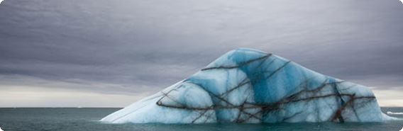 ひんやり自然のシャーベット、溶融氷山のキーンとした美しさ