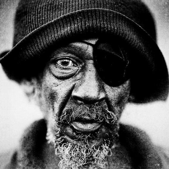 amazing_black_and_white_photos_of_the_homeless_640_03