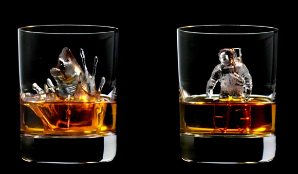 最先端の3Dモデリング技術で作られた繊細なる氷の芸術をウイスキーに浮かべてみた。