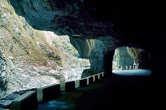 most_dangerous_roads_in_the_world_17