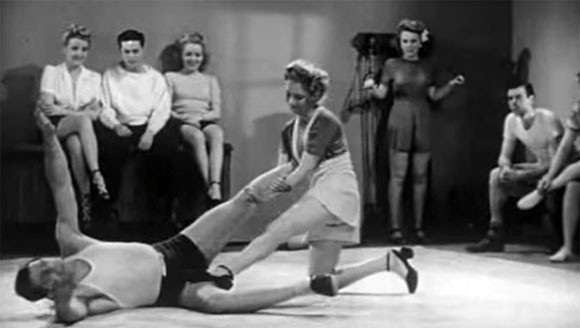1947年、アメリカの女性たちは護身術を学び始めた。「柔道・ジムナスティック」