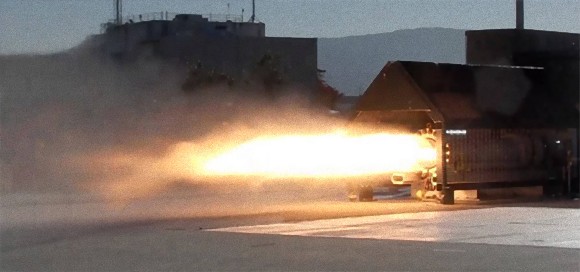 NASAが開発中のハイブリッドロケットモーターの地上燃焼実験