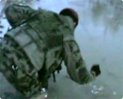 【動画】スイス兵、手榴弾で遊ぶ