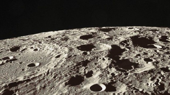 アポロの宇宙飛行士が月の裏側で聞いた謎の音。その音声テープが公開される。